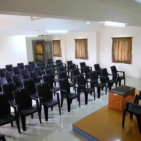 ארודה Hotel Gokulgrande מראה חיצוני תמונה