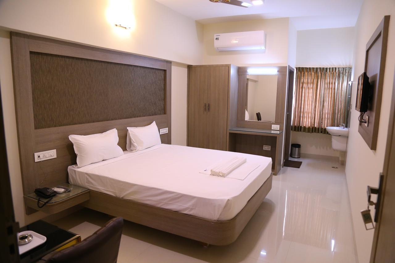 ארודה Hotel Gokulgrande מראה חיצוני תמונה