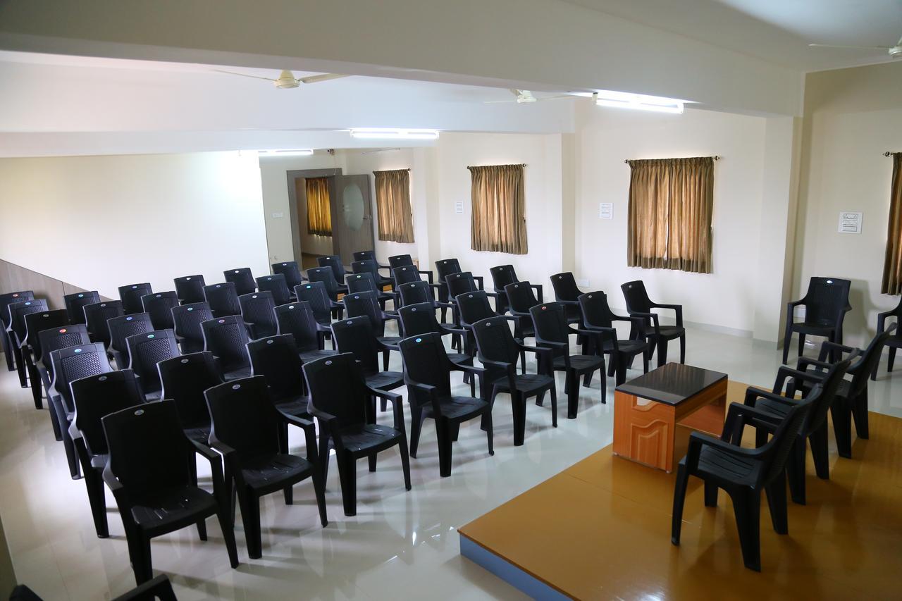 ארודה Hotel Gokulgrande מראה חיצוני תמונה