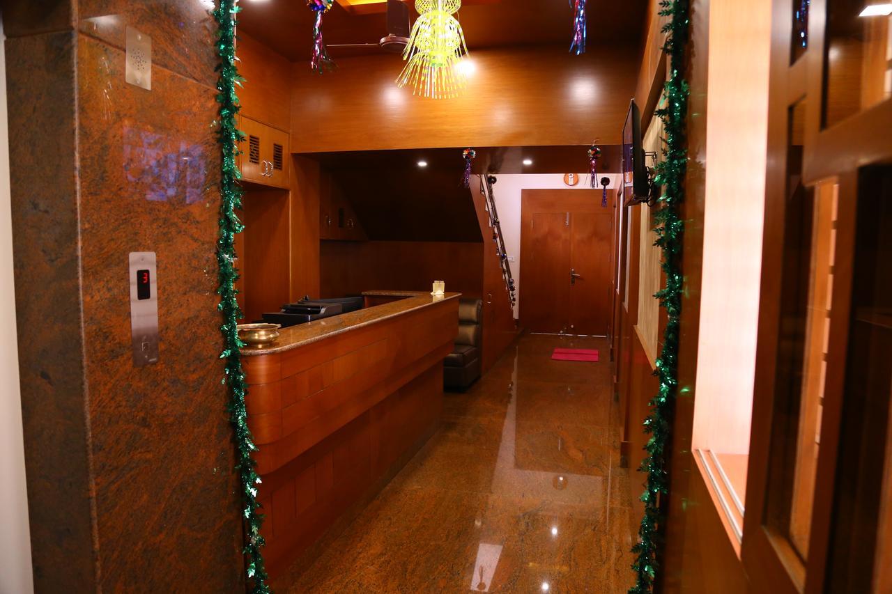 ארודה Hotel Gokulgrande מראה חיצוני תמונה