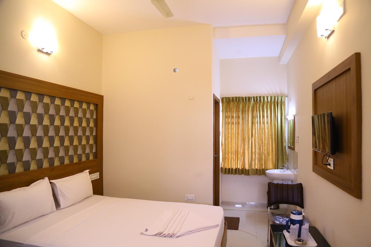 ארודה Hotel Gokulgrande מראה חיצוני תמונה