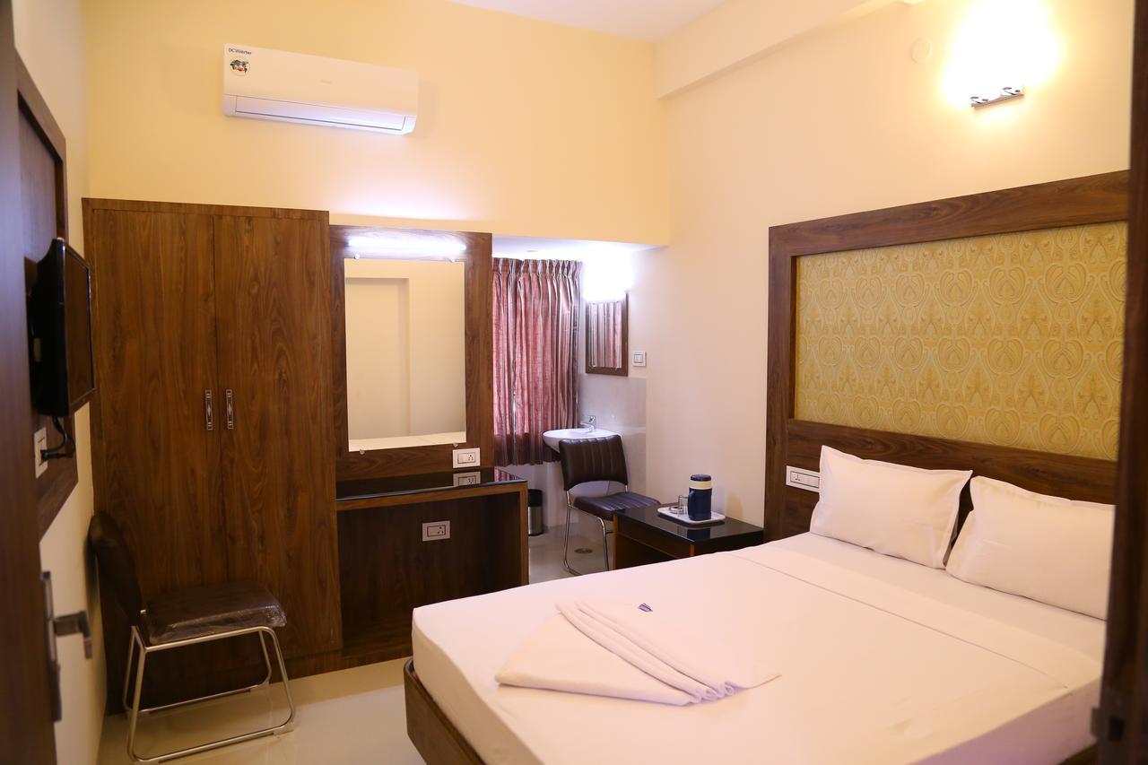 ארודה Hotel Gokulgrande מראה חיצוני תמונה