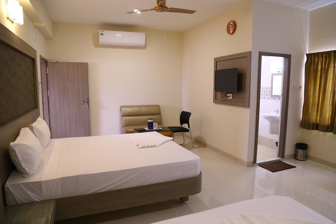 ארודה Hotel Gokulgrande מראה חיצוני תמונה