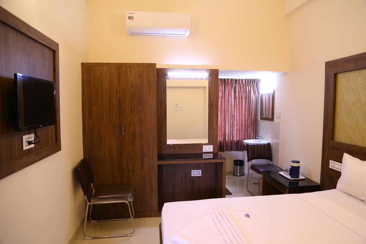 ארודה Hotel Gokulgrande מראה חיצוני תמונה
