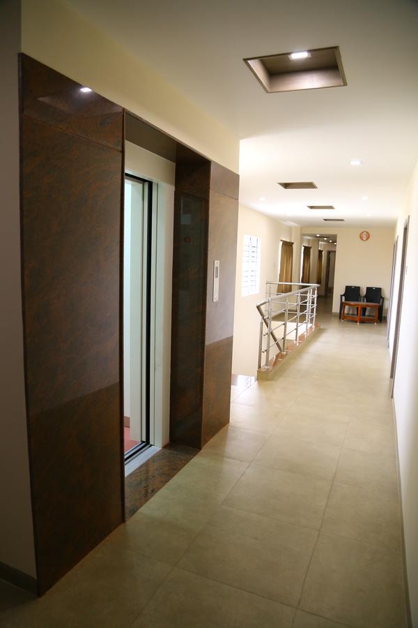 ארודה Hotel Gokulgrande מראה חיצוני תמונה