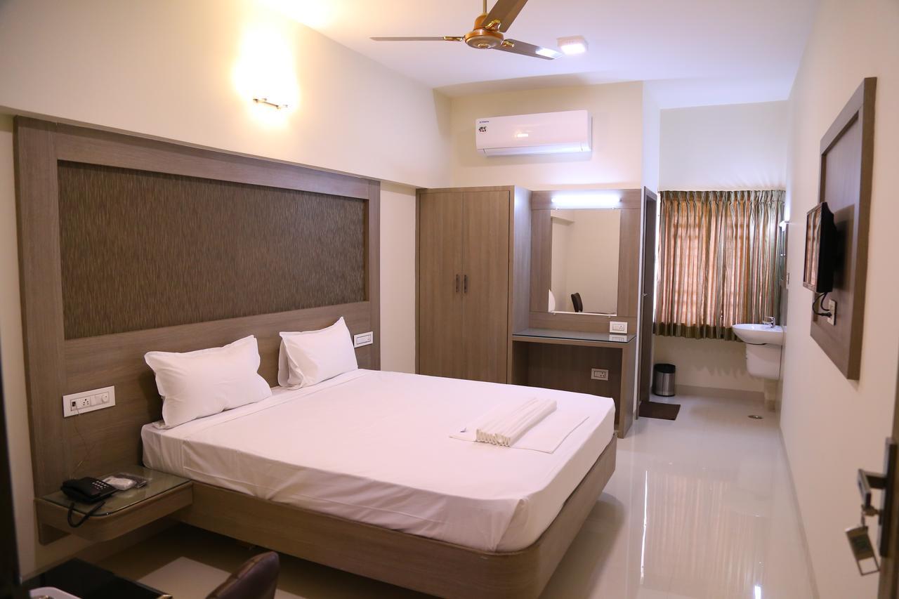 ארודה Hotel Gokulgrande מראה חיצוני תמונה
