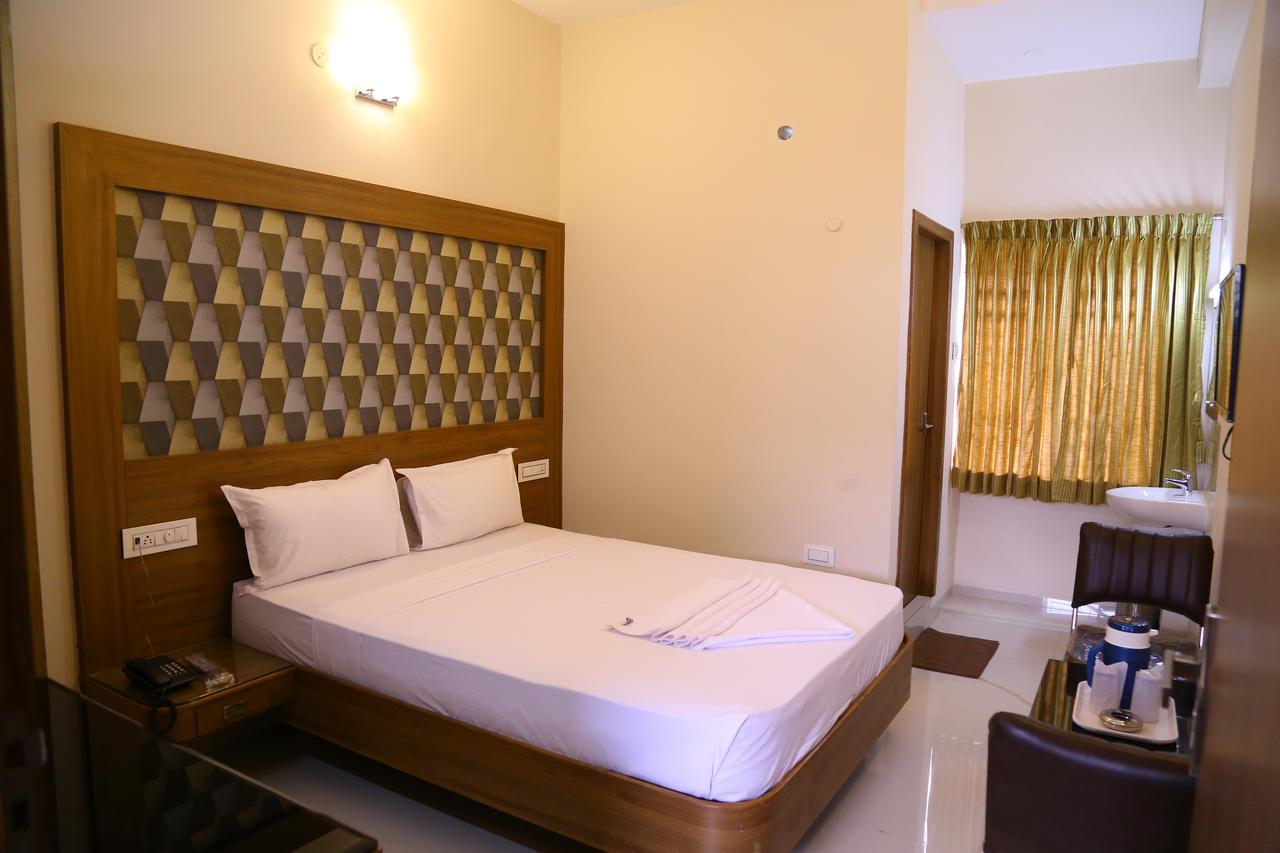 ארודה Hotel Gokulgrande מראה חיצוני תמונה