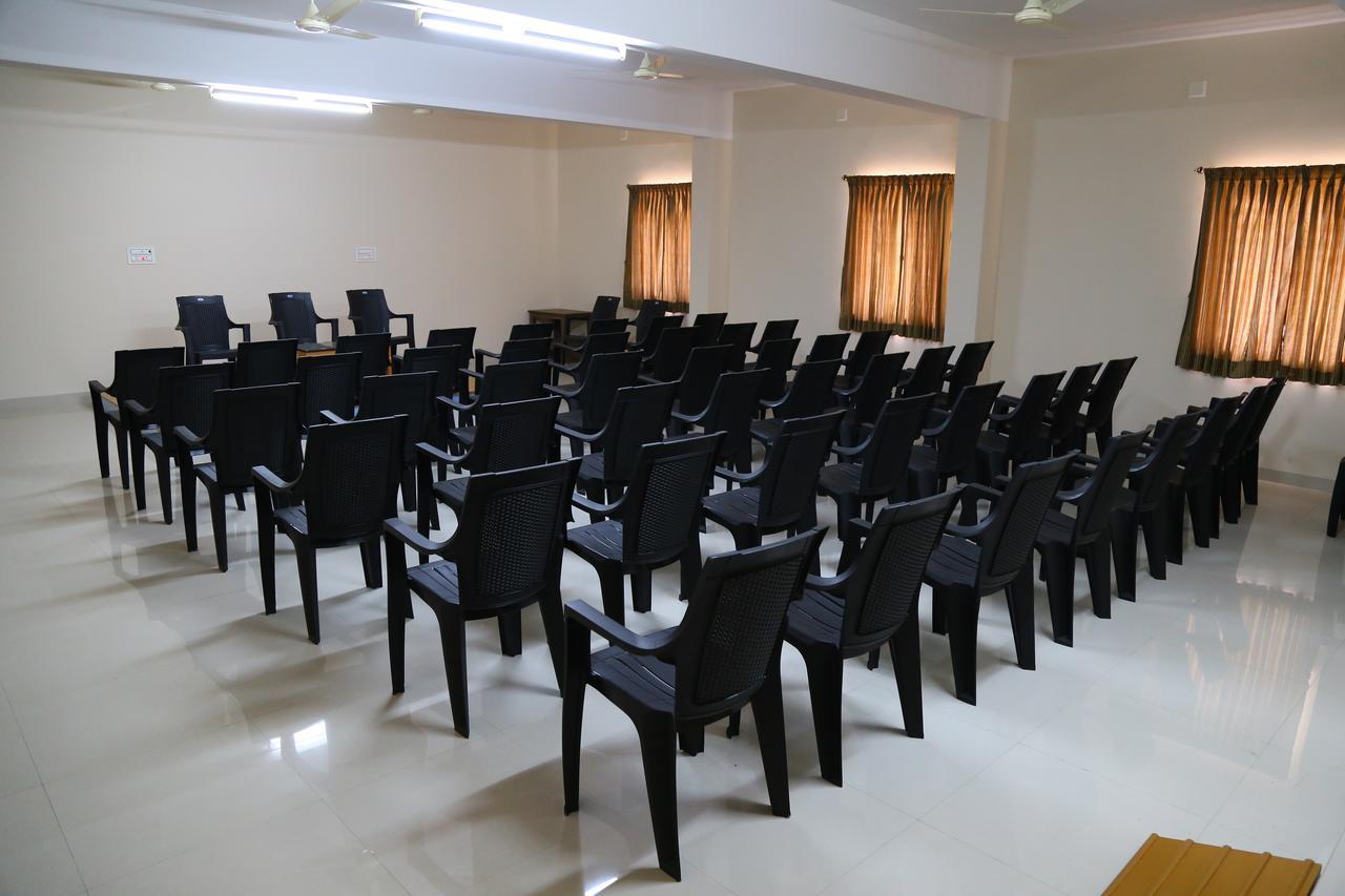 ארודה Hotel Gokulgrande מראה חיצוני תמונה