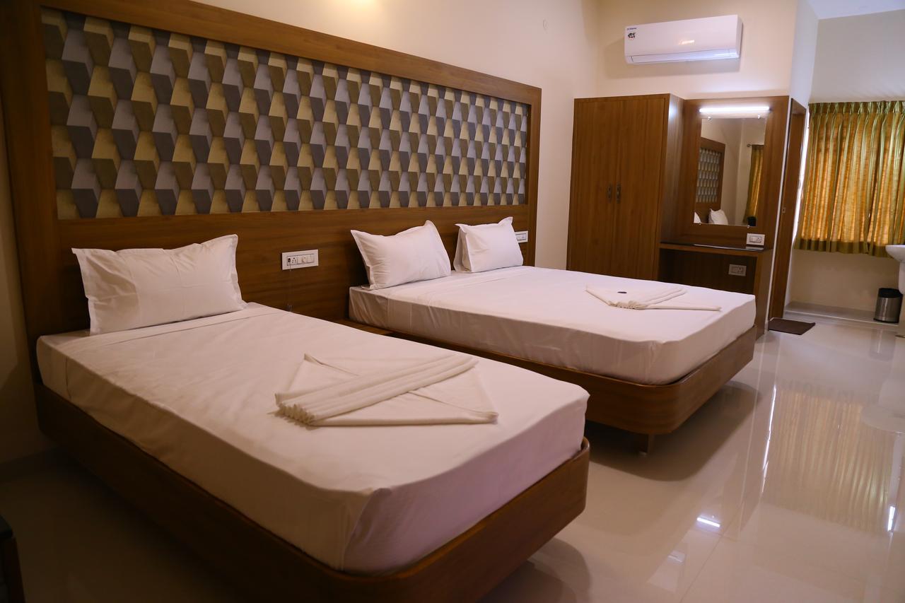 ארודה Hotel Gokulgrande מראה חיצוני תמונה