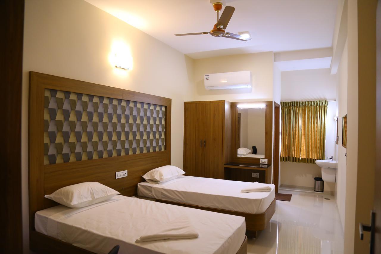 ארודה Hotel Gokulgrande מראה חיצוני תמונה