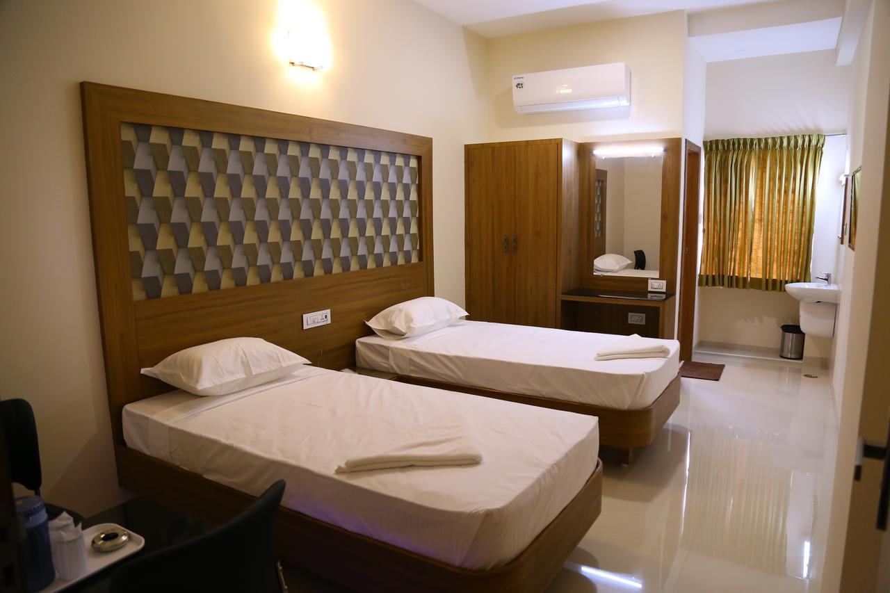 ארודה Hotel Gokulgrande מראה חיצוני תמונה