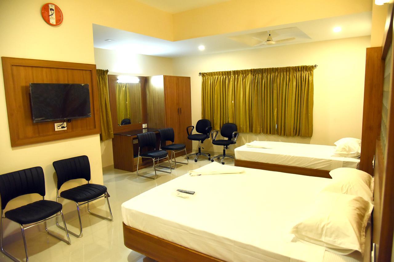 ארודה Hotel Gokulgrande מראה חיצוני תמונה